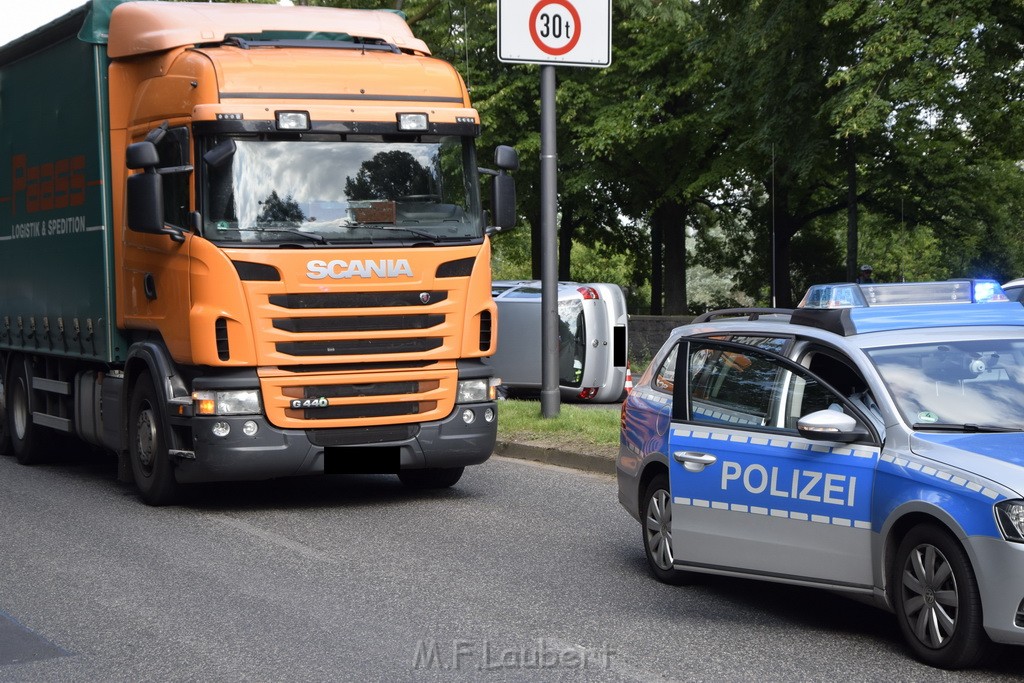 VU LKW PKW Koeln Riehl An der Schanz P15.JPG - Miklos Laubert